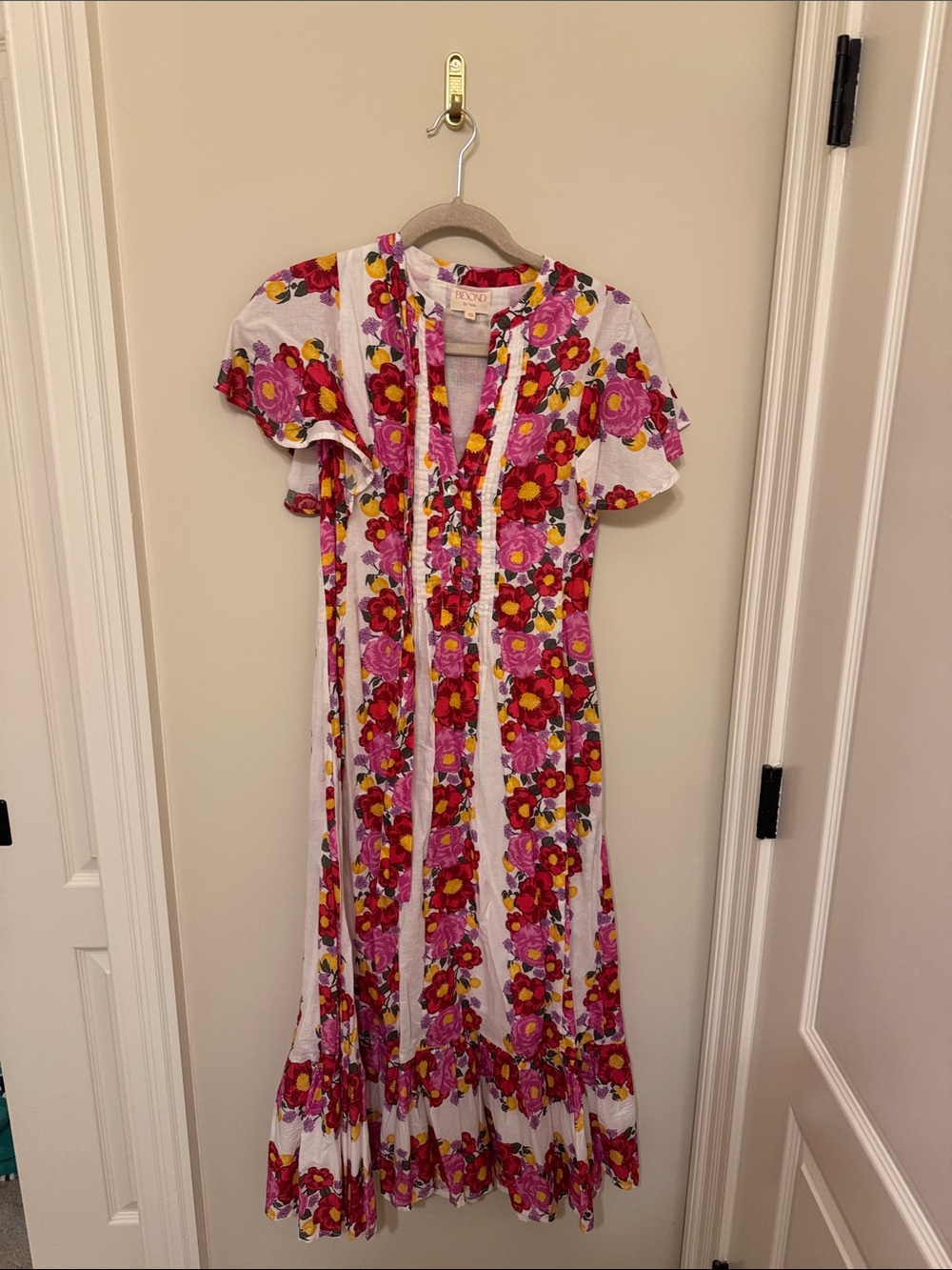 Beyond by Vera (xs) Floral Maxi Dress - Pink & Red Flower Print